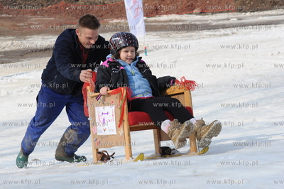Zawody Zjazdu Na Byle Czym - rodzinna impreza na stoku...