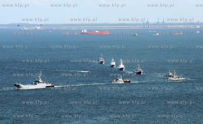 Parada z okazji obchodow Dni Morza i swieta Marynarki...