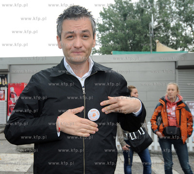 Podczas heppeningu "Zerwijmy lancuch" na Bulwarze Szwedzkim...