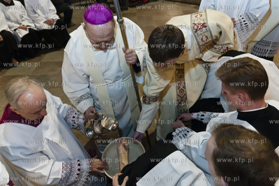 Msza Wieczerzy Panskiej w katedrze pelplinskiej sprawowana...