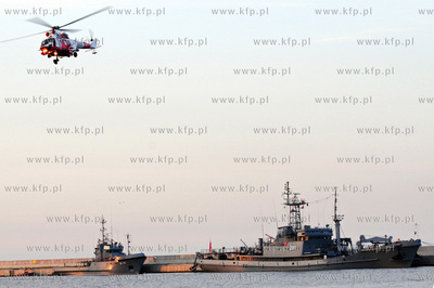 Gdynia. Pokaz ratownictwa morskiego w wykonaniu załogi...