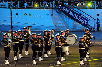 Gdynia. Final Festiwalu Orkiestr Wojskowych. Wsrod...