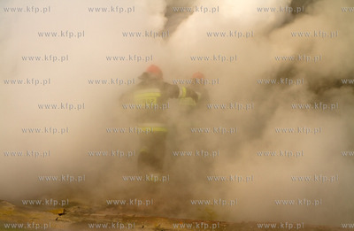 Pekniecie rury cieplowniczej w Gdansku na ul. Pana...