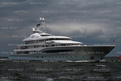 W gdanskim porcie, przy nabrzezu Obroncow Westerplatte,...