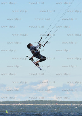 Wakacje w Pucku. Kitesurfing 20.07.2013 fot. Andrzej...