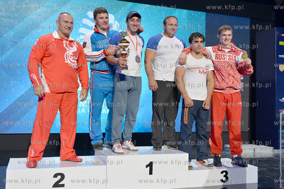 W ostatnim dniu odbywajacych sie w Hali Sportowo -...