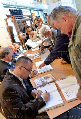 Muzeum Miasta Gdyni. Promocja ksiazki pt. Gdynia Zachod...