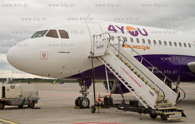 Airbus 320 nowej polskie linii czarterowej 4YouAirlines...