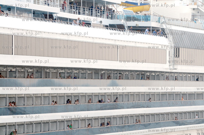 Przy Nabrzezu Francuskim w gdynskim porcie cumowal...