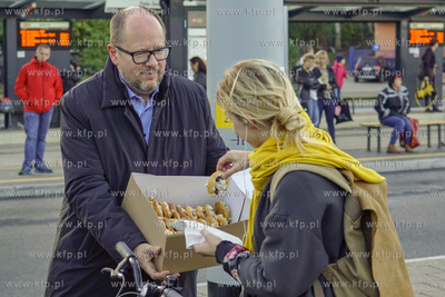 Paweł Adamowicz i kandydaci do rady miasta z komitetu...