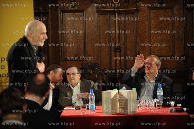 Gdansk, Dwor Artusa. "Debata o wolnosci tworzenia."odbywajaca...