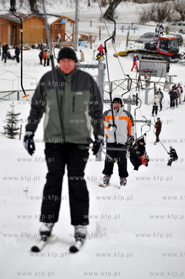 Stok narciarski w Przywidzu na Kaszubach. Na miejscu...