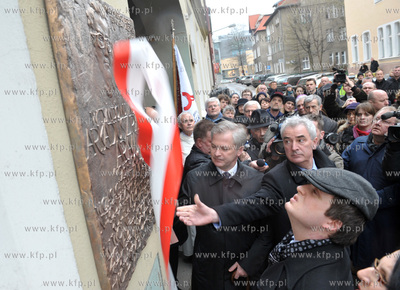 Odsloniecie tablicy pamiatkowej poswieconej pamieci...