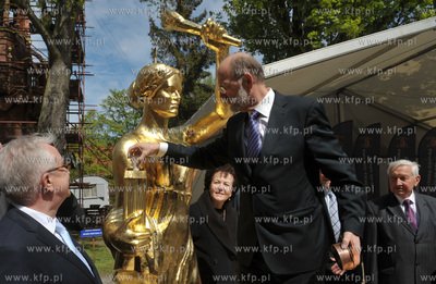 Uroczystosci symbolicznego umieszczenia aktu pamiatkowego...