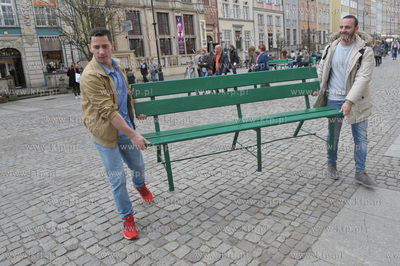 Wedrujace lawki czyli prototypowanie lub inaczej badanie...