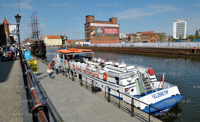 Gdansk. Motlawa,na  przystani statek bialej floty Zeglugi...