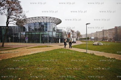 Gdansk. Centrum handlowe Leclerc przy ul. Obroncow...