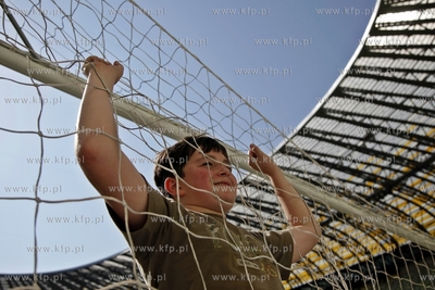 Przed stadionem pilkarskim PGE Arena odslonieto jej...