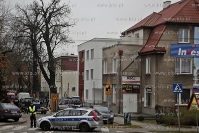 Gdynia. Policja przeszukuje kamienice na ul. Kasztanowej,...