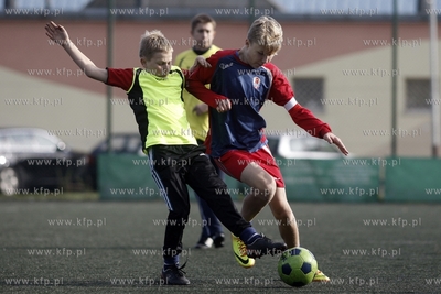 Gdansk Zaspa. Pilkarski turniej dzikich druzyn Do przerwy...