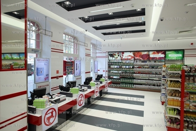 Otwarcie sklepow H&M i Rossmann na ul. Bohaterow Monte...