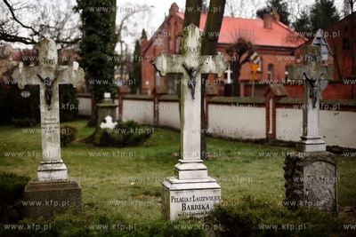 Pelplin. Cmentarz przy XIV wiecznym kosciele bramnym...