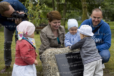 Gdańsk Oliwa. Sadzenie drzewa w Gaju Ojców. Uhonorowano...