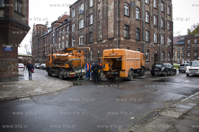 Gdańsk. Czyszczenie kanałów burzowych przy ul. Robotniczej.
12.04.2017
fot....