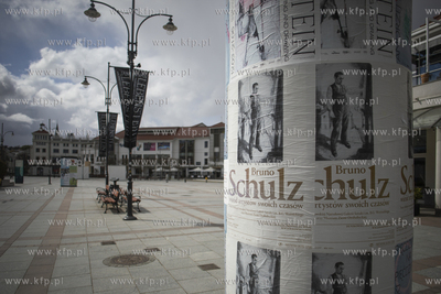 Drugi dzień swiąt wielkanocnych w Sopocie. Plac Przyjaciół...