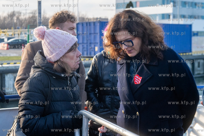 Testowy rejs promu F8, kursującego wzdłuż remontowanego...