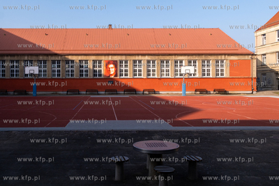 Gdańsk, Strzyża. Mural na ścianie IX LO w Gdańsku...