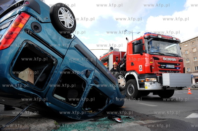 Gdansk. Wypadek dwoch aut na skrzyzowaniu ulic Grunwaldzkiej...