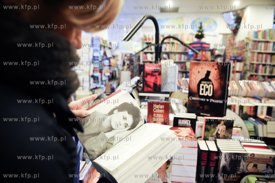 Gdansk. Ksiegarnia Muza. Autobiografia Danuty Walesy...