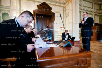 Gdansk. Nowy Ratusz. Ogloszenie wynikow glosowania...