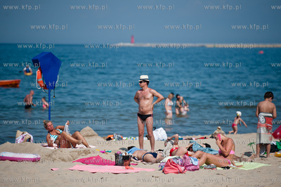 Gdansk. Upalny, sloneczny, wakacyjny dzien na plazy...