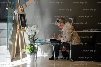 Gdynia. Infobox. Mieszkancy trojmiasta wpisuja sie...