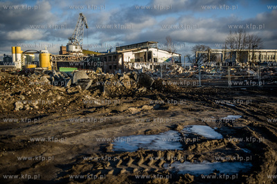 Gdansk. Tereny bylej Stoczni Gdansk. Wyburzenie budynku...