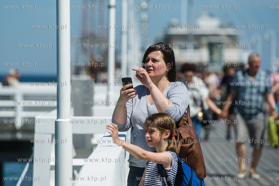 Upalny, bardzo sloneczny, sobotni dzien na plazy i...