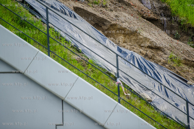 Gdańsk. Uszkodzony przez silne opady deszczu nasyp...