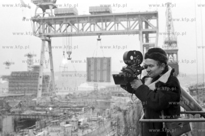 Ryszard Golic, operator Kroniki Filmowej na budowie...