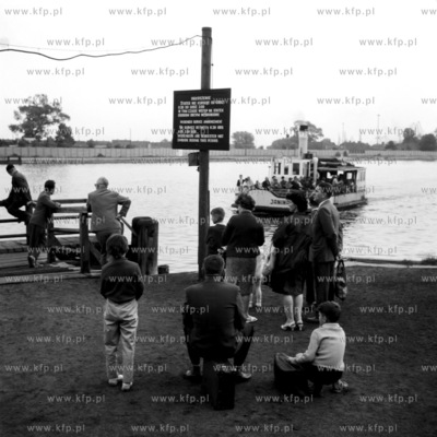 Satek pasażerski Żeglugi Gdąńskiej Janina przybija...