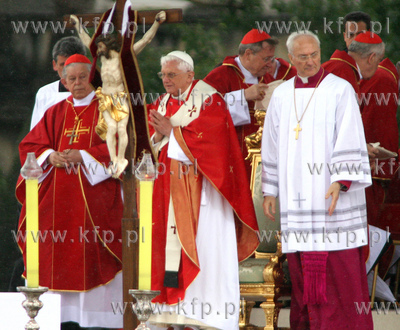 Wizyta papieza Benedykta XVI w Polsce. Msza Swieta...