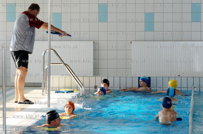 Rumia. Oddanie do uzytku basenu Miejskiego Osrodka...