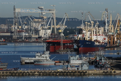 Prom pasazersko-samochodowy Stena Baltica wplywa do...