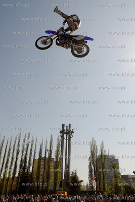Mlode Miasto w Gdansku. Pokazy Freestyle Motocross...