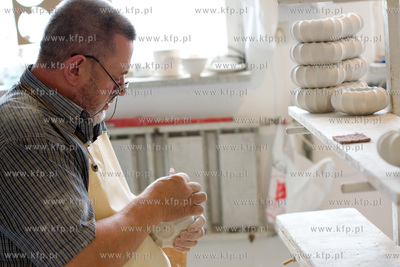 Chmielno. Zaklad Ceramiczny Genius. 16.09.2009 fot....