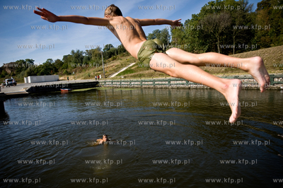 Dobrzyn nad Wisla. Zalew Wloclawski. Zabawy nad rzeka,...