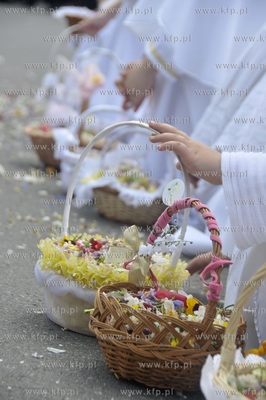 Procesja Bozego Ciala przeszla ulicami Pelplina.  03.06.2010...