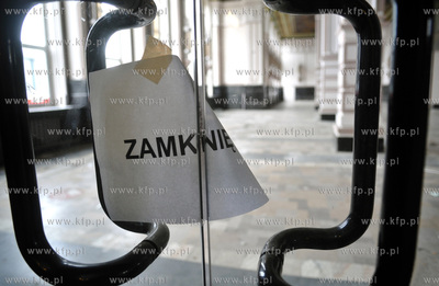 Przygotowywany do remontu Dworzec PKP Gdynia Glowna...