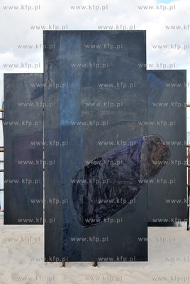 Sopot plaza przy Molo. Happening "Unwanted Things "...